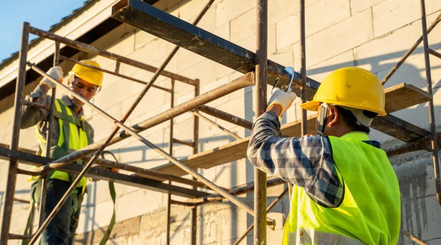 Professional gutter cleaning in Van Nuys, CA